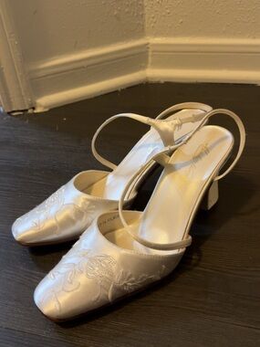 Michaelangelo Ivory Embroidered Satin Slingback Heels